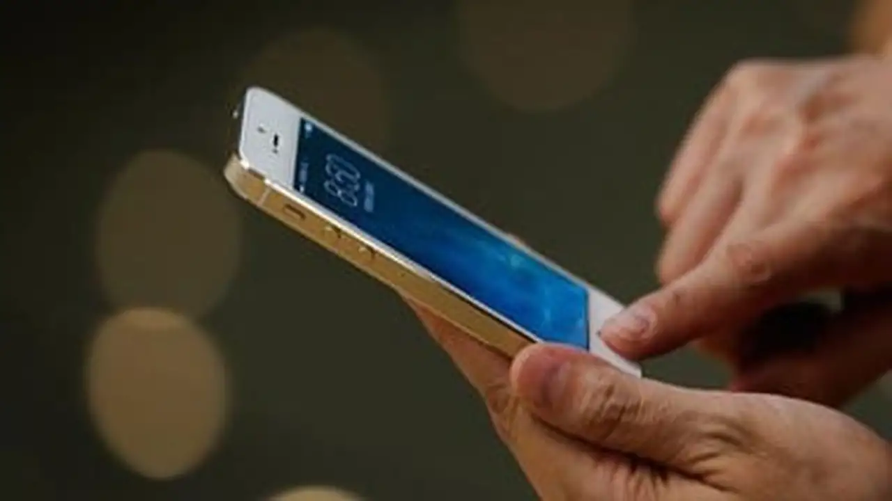 لماذا صنفت أبل هاتفي آيفون 5 وآيفون 4 ضمن قائمة الأجهزة المنتهية؟